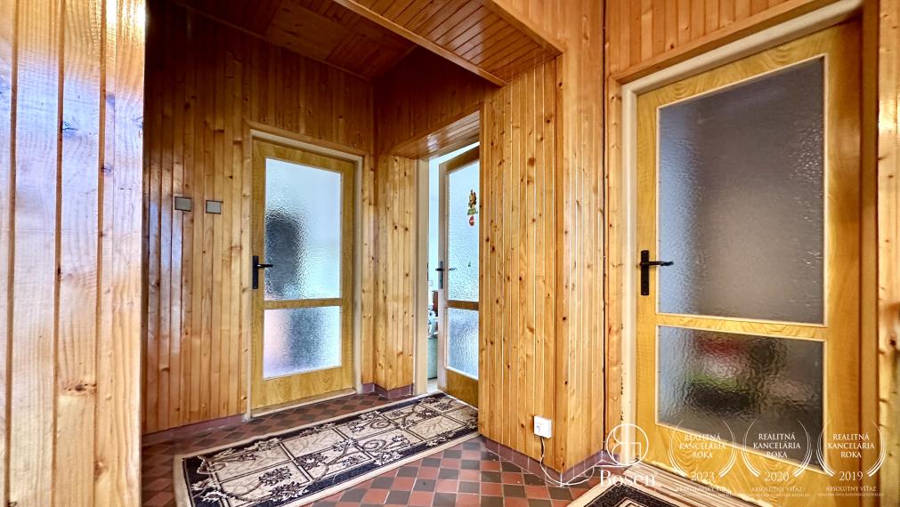 BOSEN | Rezervované, Priestranný rodinný dom s garážou, záhradou v meste Fiľakovo.