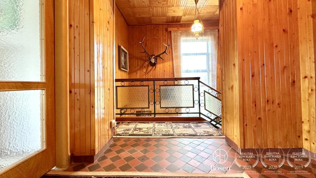 BOSEN | Rezervované, Priestranný rodinný dom s garážou, záhradou v meste Fiľakovo.