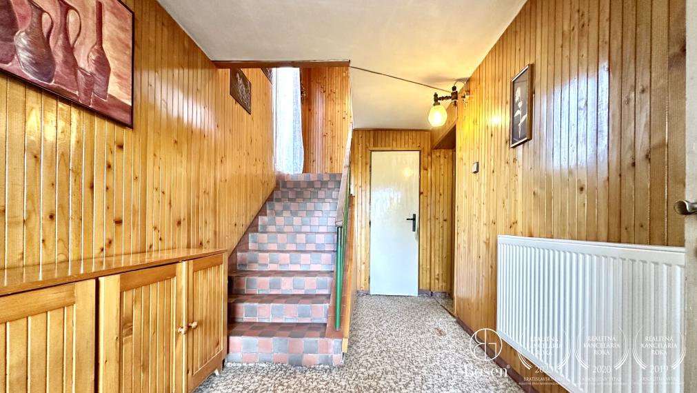 BOSEN | Rezervované, Priestranný rodinný dom s garážou, záhradou v meste Fiľakovo.