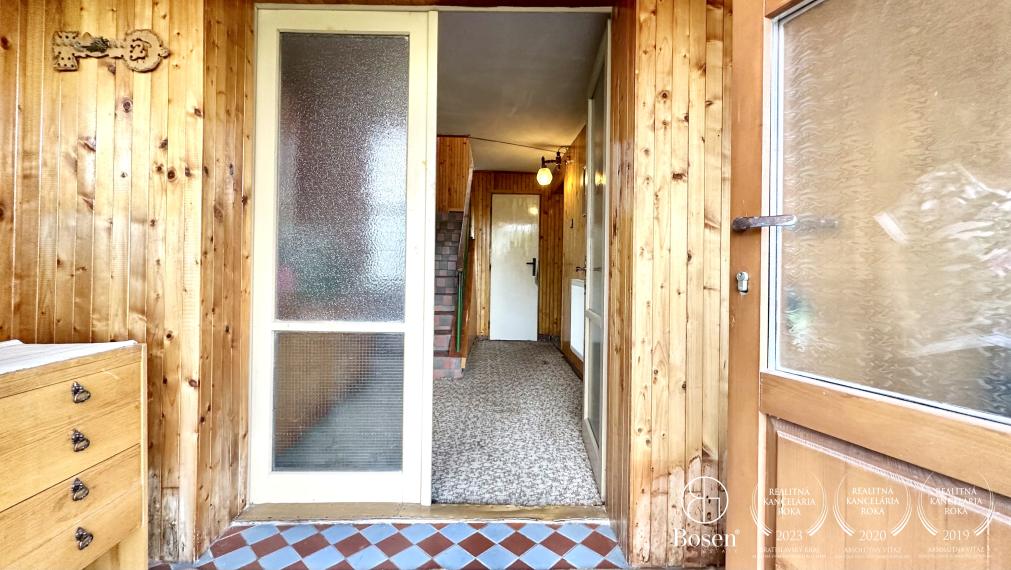 BOSEN | Rezervované, Priestranný rodinný dom s garážou, záhradou v meste Fiľakovo.