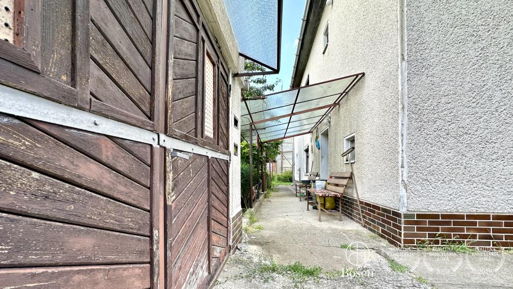 BOSEN | Rezervované, Priestranný rodinný dom s garážou, záhradou v meste Fiľakovo.