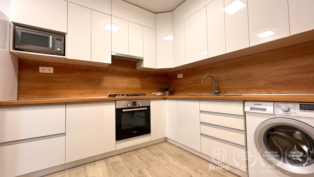 BOSEN | Prenajaté - 3 izbový byt v pokojnej časti Bratislavy - Dúbravka, Hanulova