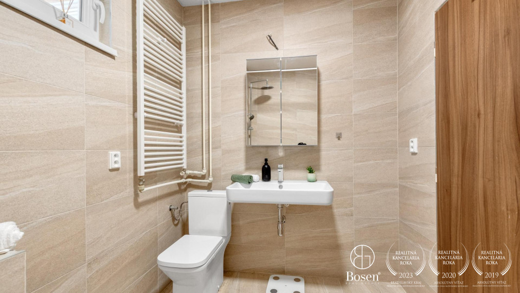 PREDANÉ - BOSEN | Kompaktný, kompletne zrekonštruovaný rodinný dom, ulica Pod Záhradami, Hamuliakovo, 127 m2