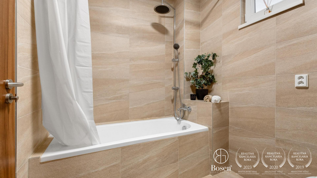 PREDANÉ - BOSEN | Kompaktný, kompletne zrekonštruovaný rodinný dom, ulica Pod Záhradami, Hamuliakovo, 127 m2