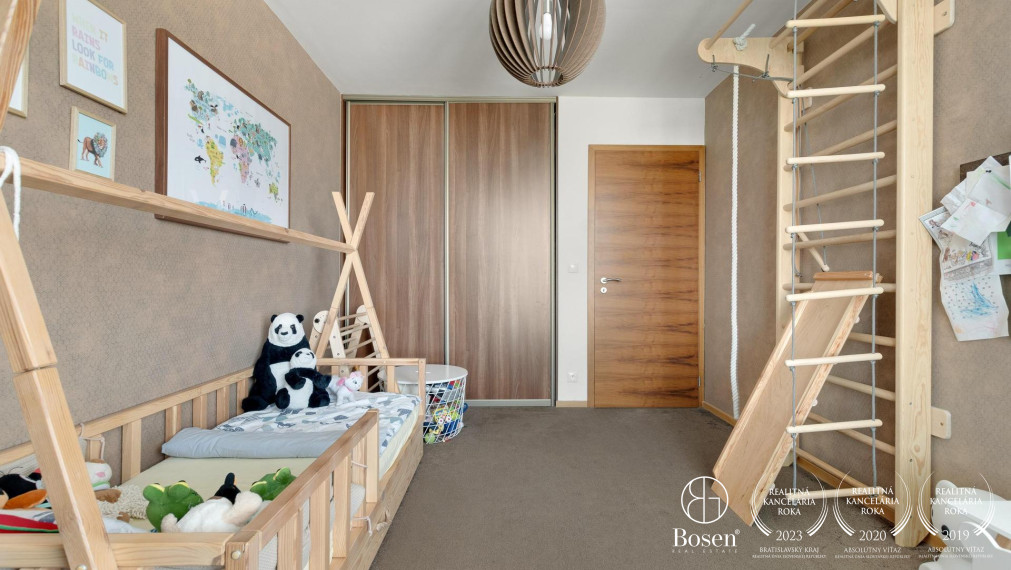 Nadštandardný 4 izbový byt so saunou v projekte Tri veže na prenájom