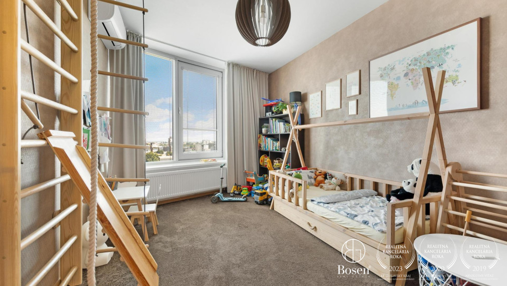 Nadštandardný 4 izbový byt so saunou v projekte Tri veže na prenájom