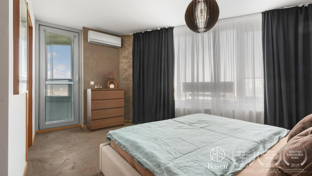 Nadštandardný 4 izbový byt so saunou v projekte Tri veže na prenájom