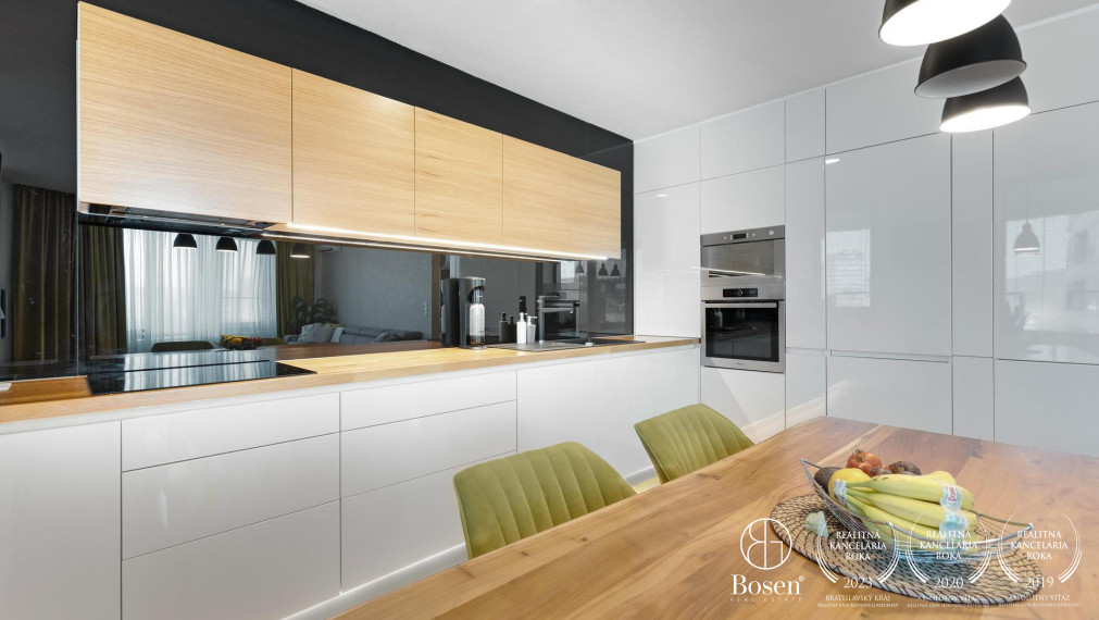 Nadštandardný 4 izbový byt so saunou v projekte Tri veže na prenájom