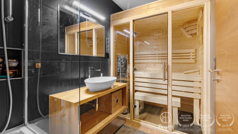 Nadštandardný 4 izbový byt so saunou v projekte Tri veže na prenájom