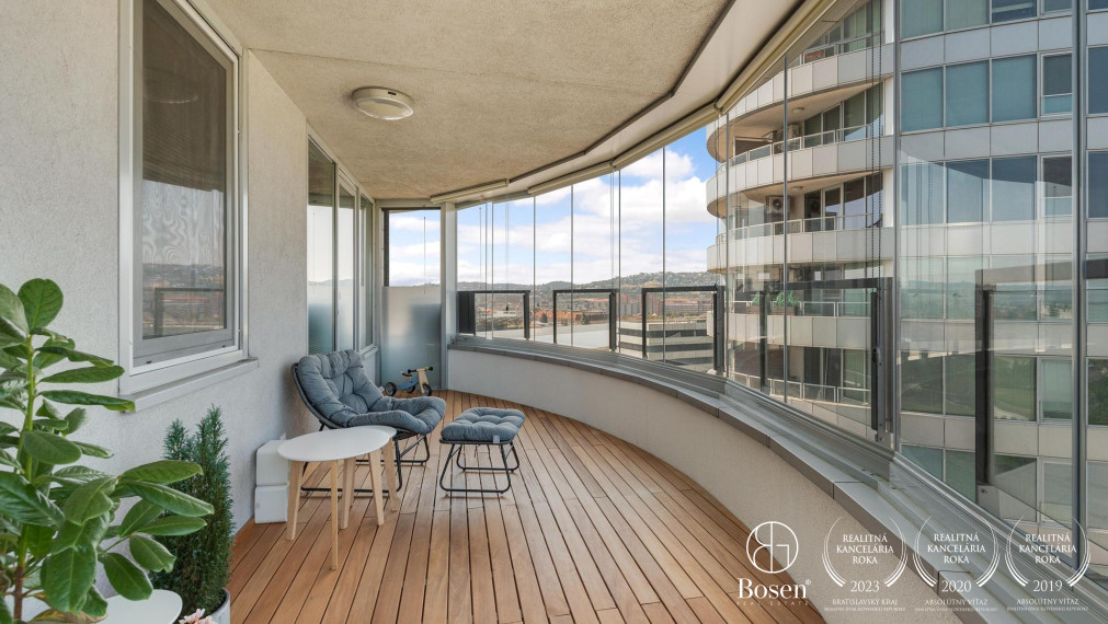 Nadštandardný 4 izbový byt so saunou v projekte Tri veže na prenájom