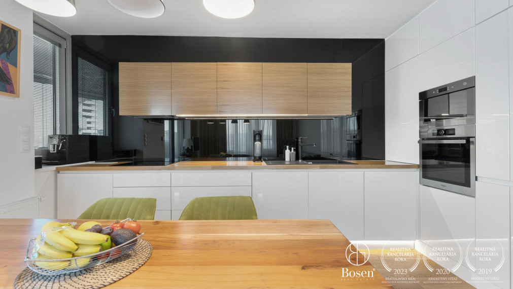 Nadštandardný 4 izbový byt so saunou v projekte Tri veže na prenájom