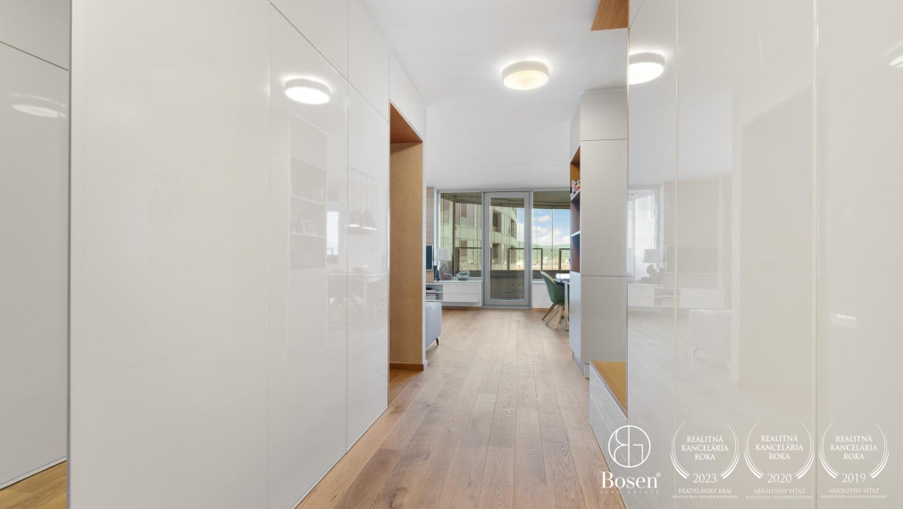 Nadštandardný 4 izbový byt so saunou v projekte Tri veže na prenájom