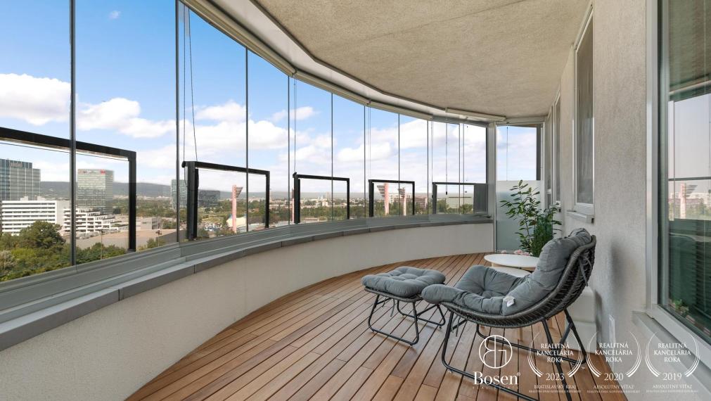 Nadštandardný 4 izbový byt so saunou v projekte Tri veže na prenájom