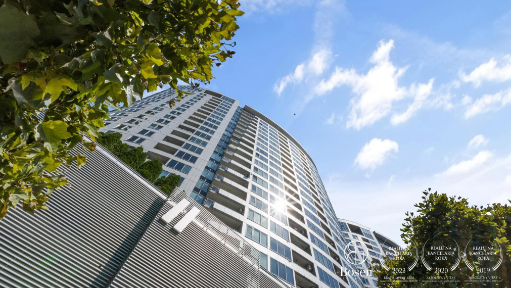 Nadštandardný 4 izbový byt so saunou v projekte Tri veže na prenájom