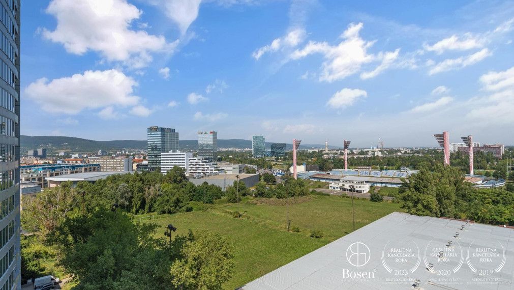 Nadštandardný 4 izbový byt so saunou v projekte Tri veže na prenájom