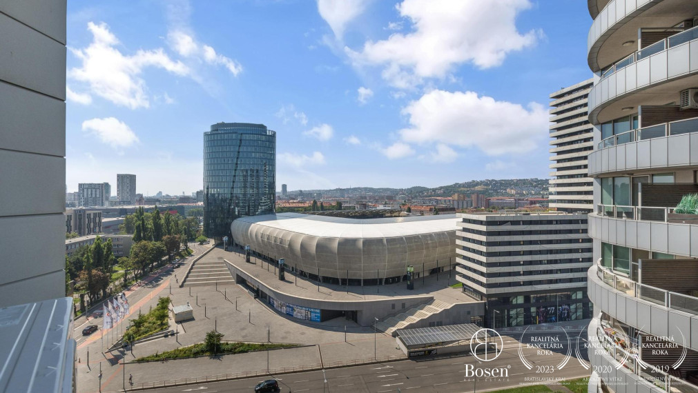 Nadštandardný 4 izbový byt so saunou v projekte Tri veže na prenájom