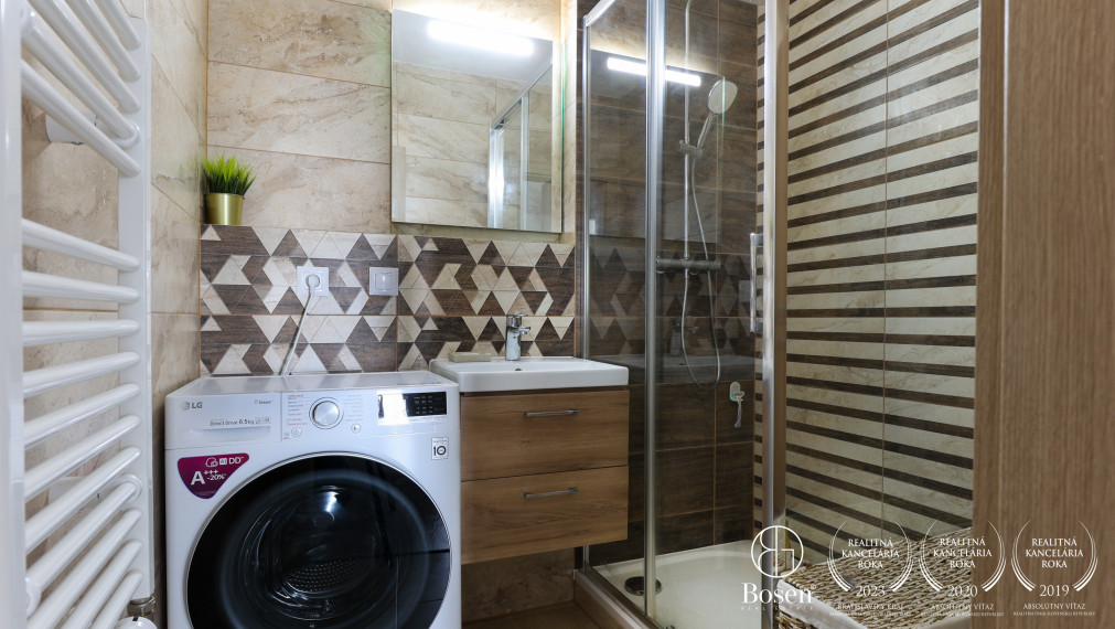 BOSEN | Zariadený 2-izb byt s parkovacím státim - Chrenová (Rezervovaný)