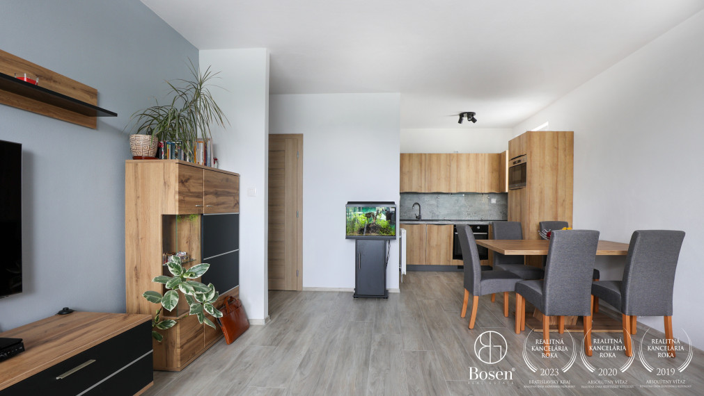 BOSEN | Zariadený 2-izb byt s parkovacím státim - Chrenová (Rezervovaný)