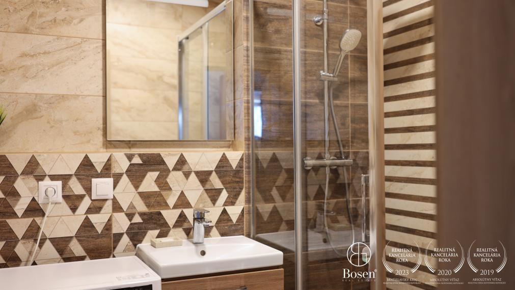 BOSEN | Zariadený 2-izb byt s parkovacím státim - Chrenová (Rezervovaný)