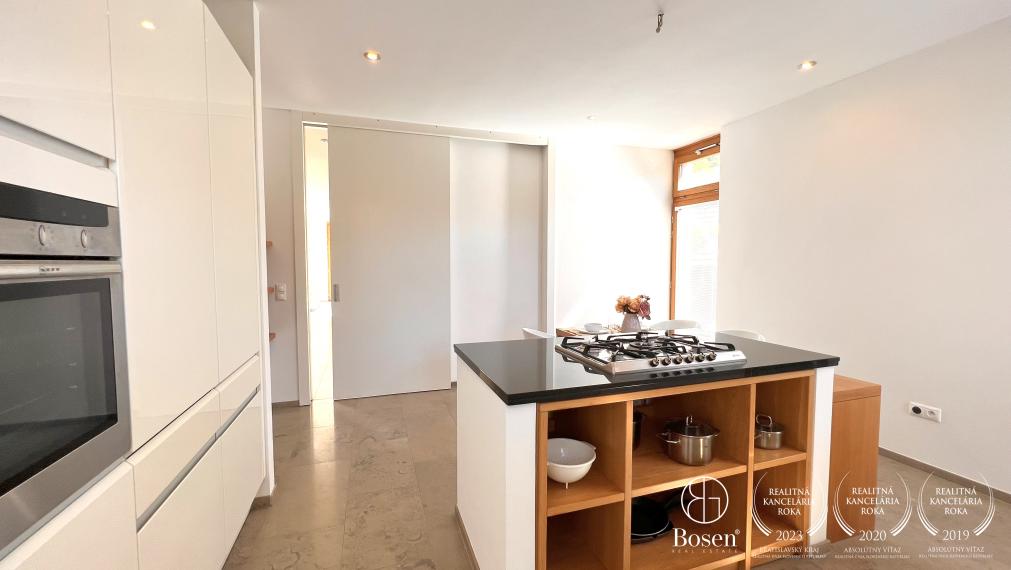 BOSEN | 5 izbový rodinný dom s hosťovským pavilónom a veľkým pozemkom 2.300 m2, Borinka