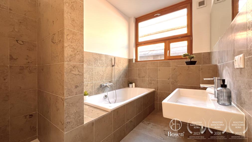 BOSEN | 5 izbový rodinný dom s hosťovským pavilónom a veľkým pozemkom 2.300 m2, Borinka