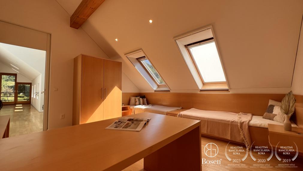 BOSEN | 5 izbový rodinný dom s hosťovským pavilónom a veľkým pozemkom 2.300 m2, Borinka