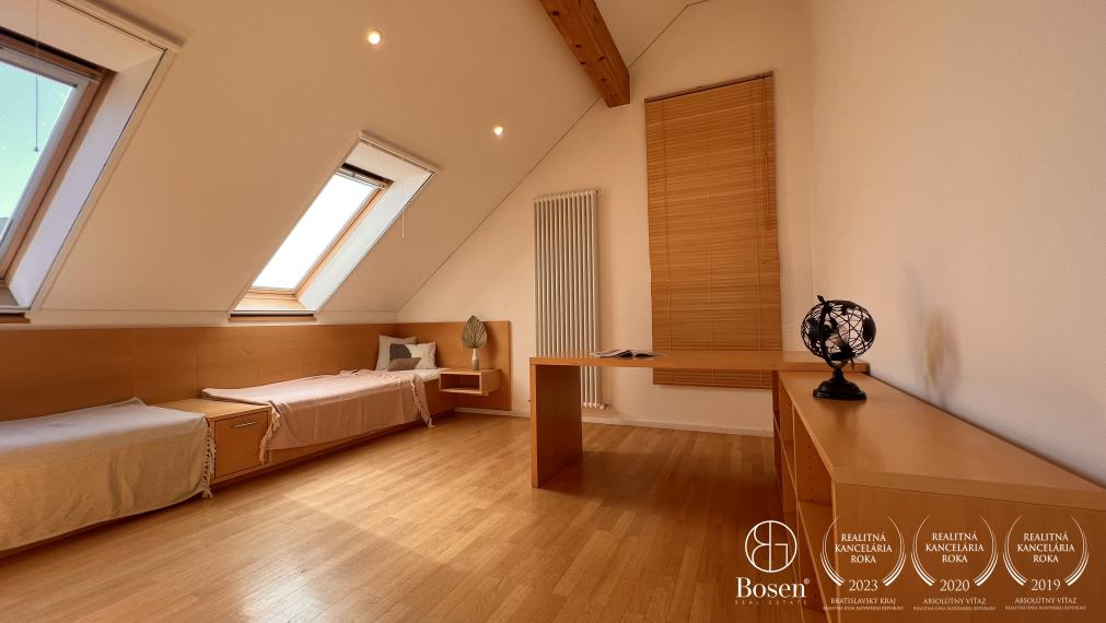 BOSEN | 5 izbový rodinný dom s hosťovským pavilónom a veľkým pozemkom 2.300 m2, Borinka