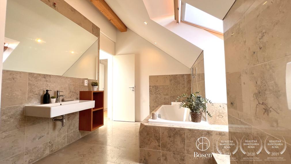 BOSEN | 5 izbový rodinný dom s hosťovským pavilónom a veľkým pozemkom 2.300 m2, Borinka