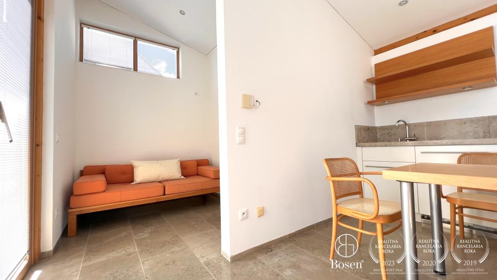 BOSEN | 5 izbový rodinný dom s hosťovským pavilónom a veľkým pozemkom 2.300 m2, Borinka