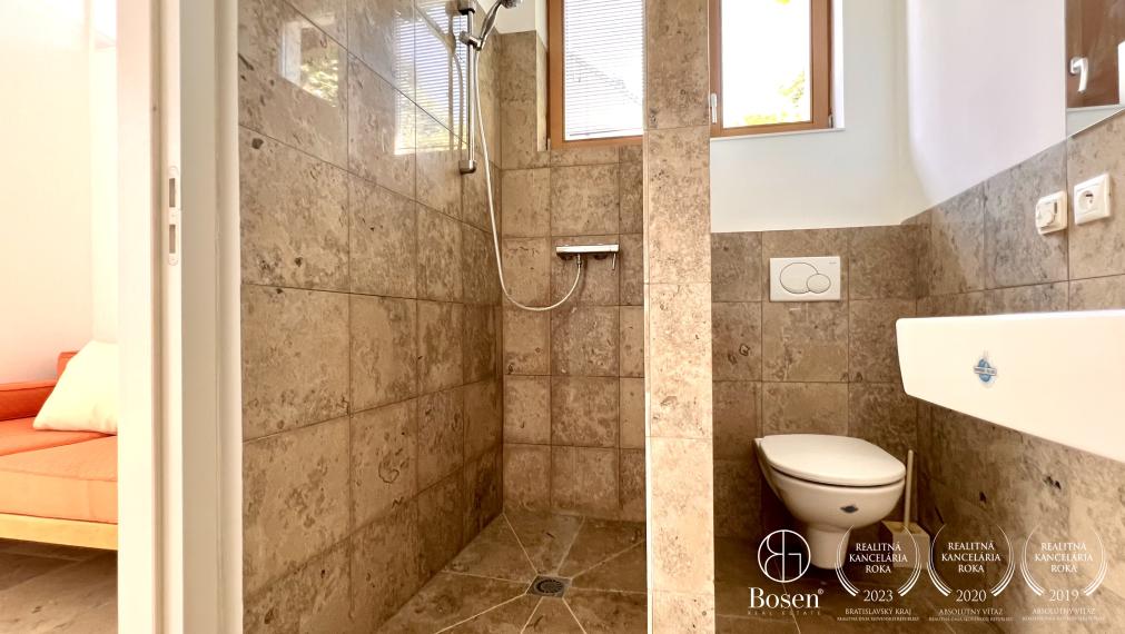 BOSEN | 5 izbový rodinný dom s hosťovským pavilónom a veľkým pozemkom 2.300 m2, Borinka