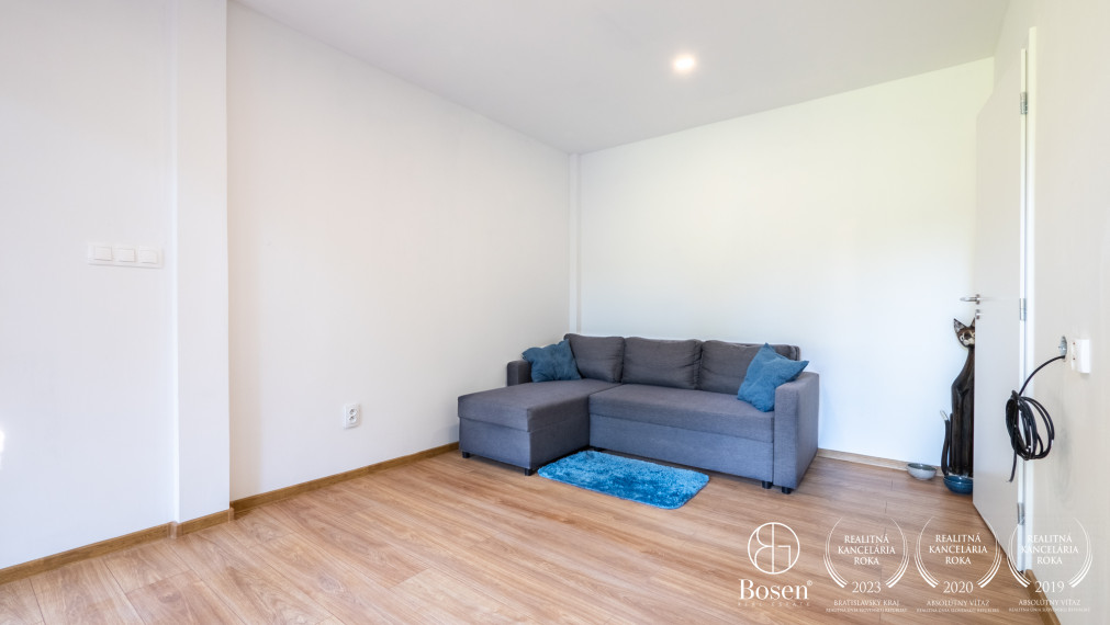 BOSEN | Slnečná záhrada s chatou na brehu Dunaja v Bratislave - Devín, 1139m2