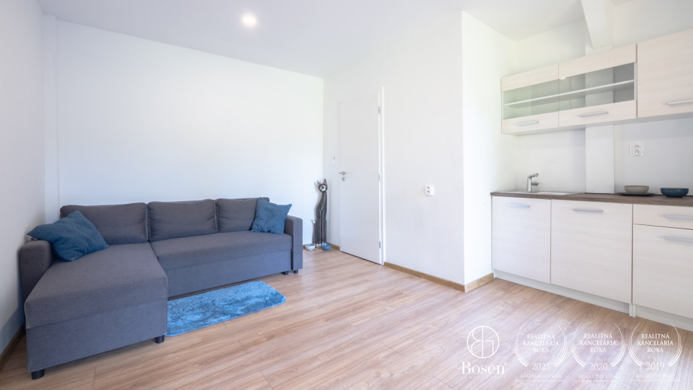 BOSEN | Slnečná záhrada s chatou na brehu Dunaja v Bratislave - Devín, 1139m2