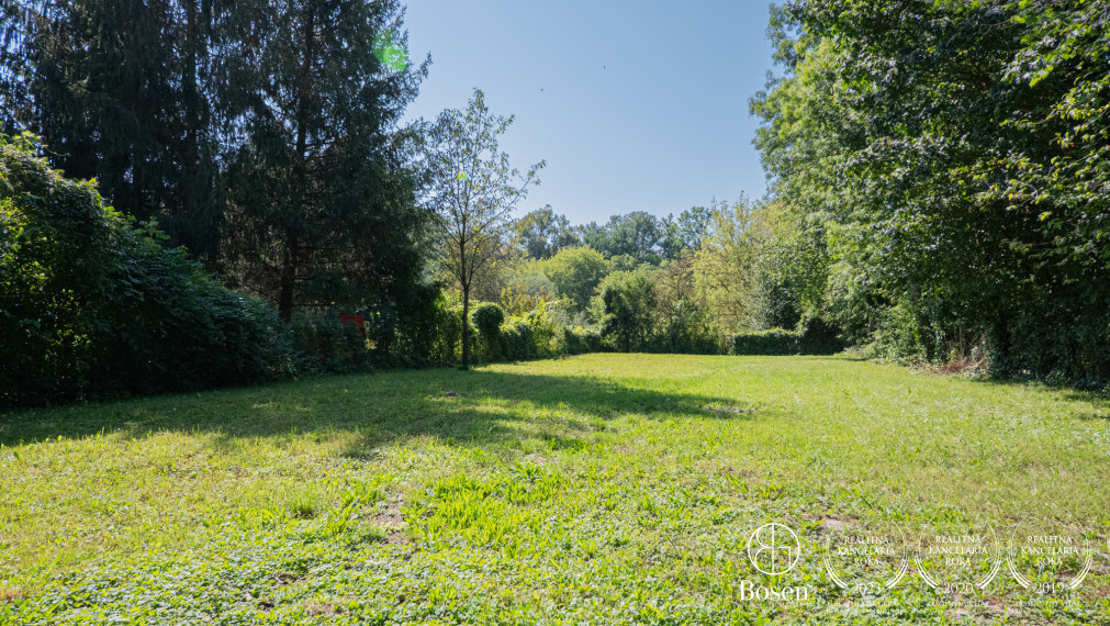 BOSEN | Slnečná záhrada s chatou na brehu Dunaja v Bratislave - Devín, 1139m2