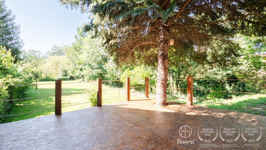 BOSEN | Slnečná záhrada s chatou na brehu Dunaja v Bratislave - Devín, 1139m2