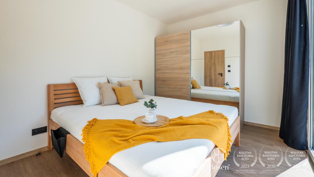 BOSEN | Prenájom nový 4 izbový hausbót na brehu Jaroveckého ramena, Bratislava