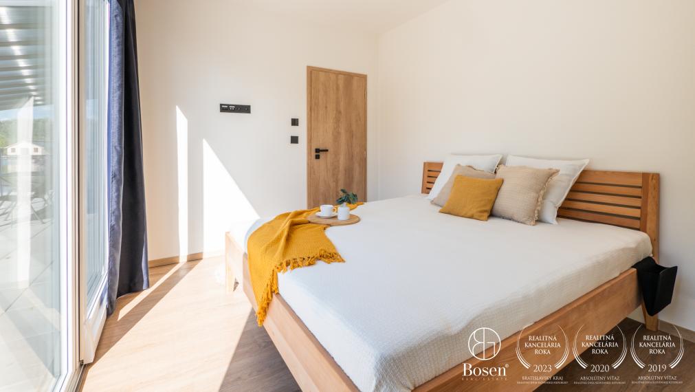 BOSEN | Prenájom nový 4 izbový hausbót na brehu Jaroveckého ramena, Bratislava