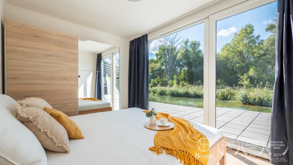 BOSEN | Prenájom nový 4 izbový hausbót na brehu Jaroveckého ramena, Bratislava