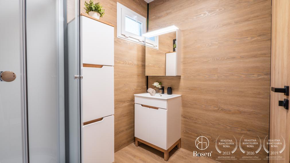 BOSEN | Prenájom nový 4 izbový hausbót na brehu Jaroveckého ramena, Bratislava