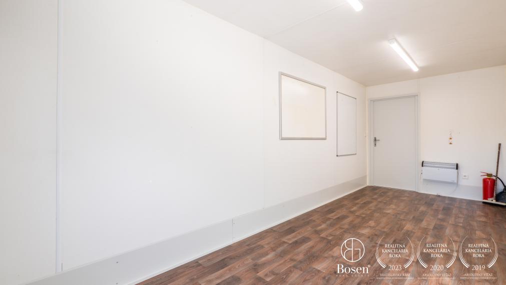 BOSEN | Prenájom nový 4 izbový hausbót na brehu Jaroveckého ramena, Bratislava