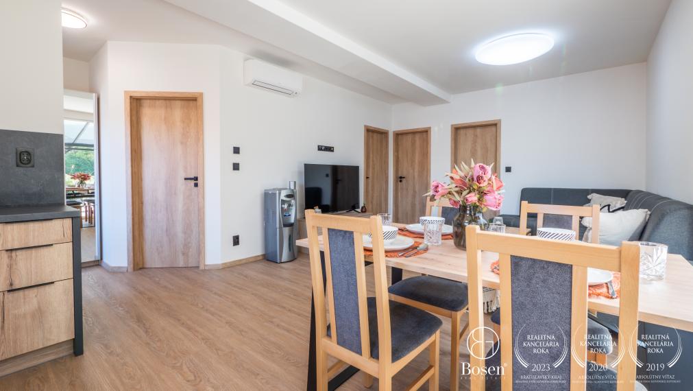 BOSEN | Prenájom nový 4 izbový hausbót na brehu Jaroveckého ramena, Bratislava