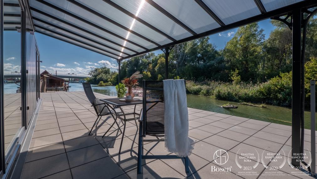 BOSEN | Prenájom nový 4 izbový hausbót na brehu Jaroveckého ramena, Bratislava