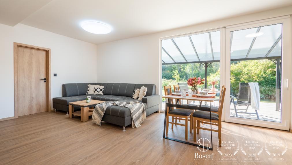 BOSEN | Prenájom nový 4 izbový hausbót na brehu Jaroveckého ramena, Bratislava