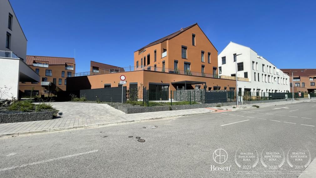 BOSEN | 3 izbový byt, 2x záhradka, spolu 208 m2, projekt OPÁL, Perlová ul.