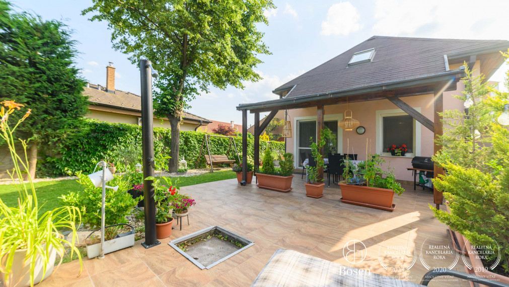 Rezervovaný BOSEN I Ponúkame vám Krásny 5 izbový poschodový rodinný dom v centre Senca