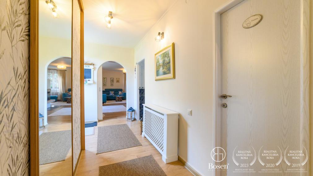 Rezervovaný BOSEN I Ponúkame vám Krásny 5 izbový poschodový rodinný dom v centre Senca