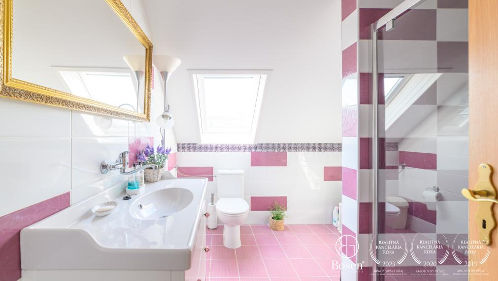 Rezervovaný BOSEN I Ponúkame vám Krásny 5 izbový poschodový rodinný dom v centre Senca