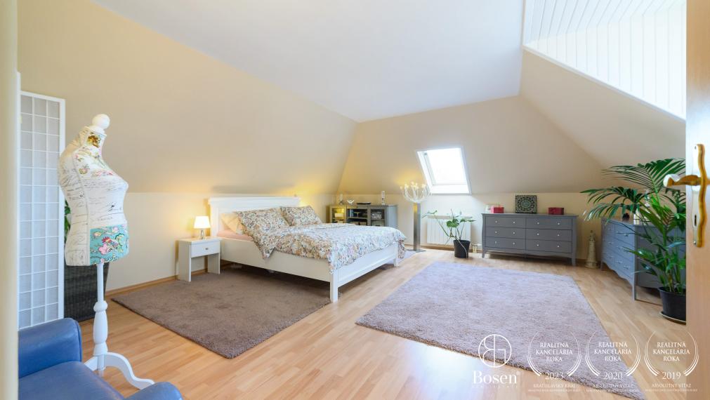 Rezervovaný BOSEN I Ponúkame vám Krásny 5 izbový poschodový rodinný dom v centre Senca