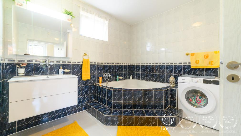 Rezervovaný BOSEN I Ponúkame vám Krásny 5 izbový poschodový rodinný dom v centre Senca