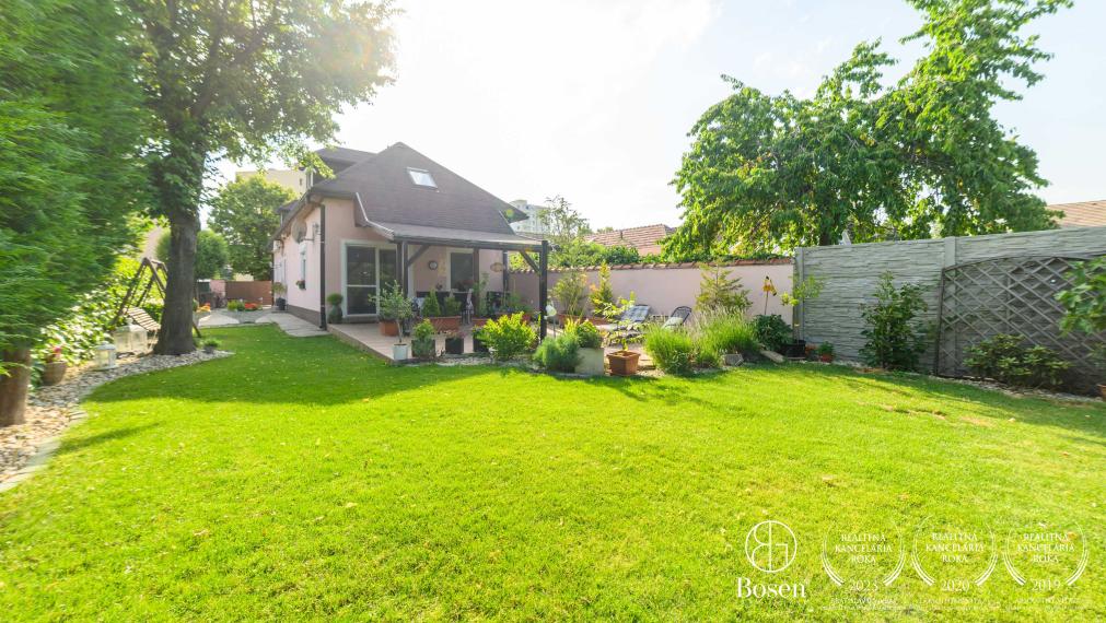 Rezervovaný BOSEN I Ponúkame vám Krásny 5 izbový poschodový rodinný dom v centre Senca