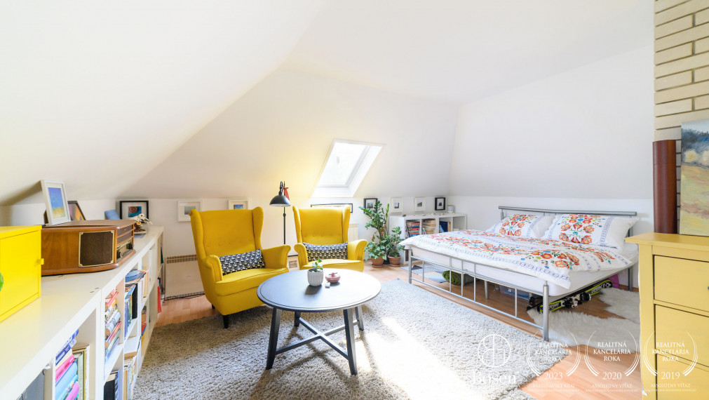 Rezervovaný BOSEN I Ponúkame vám Krásny 5 izbový poschodový rodinný dom v centre Senca